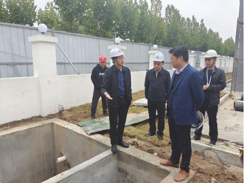 10.9（石化公司）市產(chǎn)業(yè)集團黨委書記、董事長劉培建一行蒞臨石化公司金頂山路加油站調(diào)研指導工作231.png