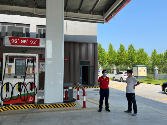 7.14市產(chǎn)業(yè)集團(tuán)黨委書記、董事長劉培建深入子公司檢查疫情防控工作614.png